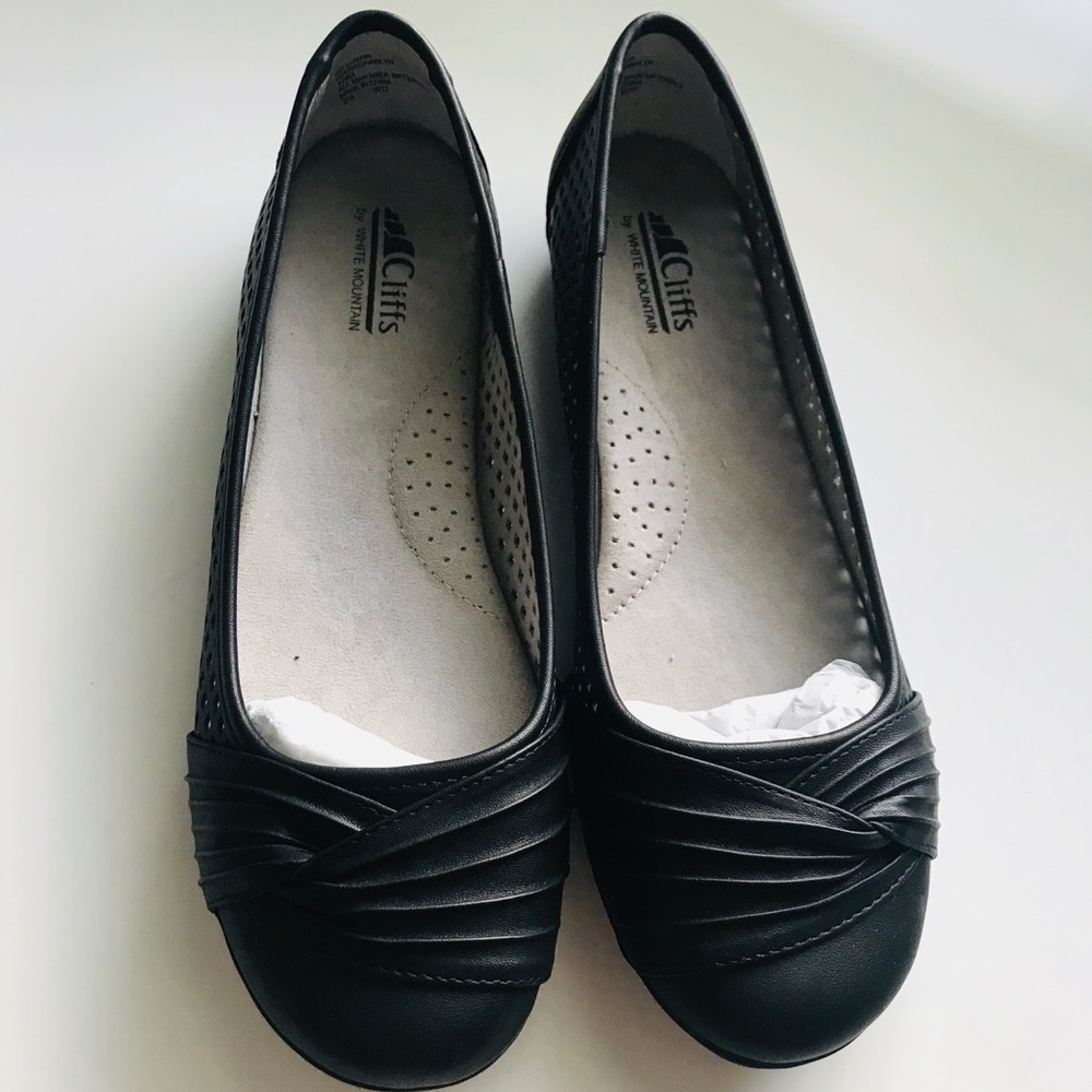Cliffs by  White Mountain  Black flat shoes